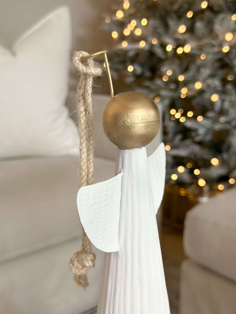 Angel blanco y dorado de metal