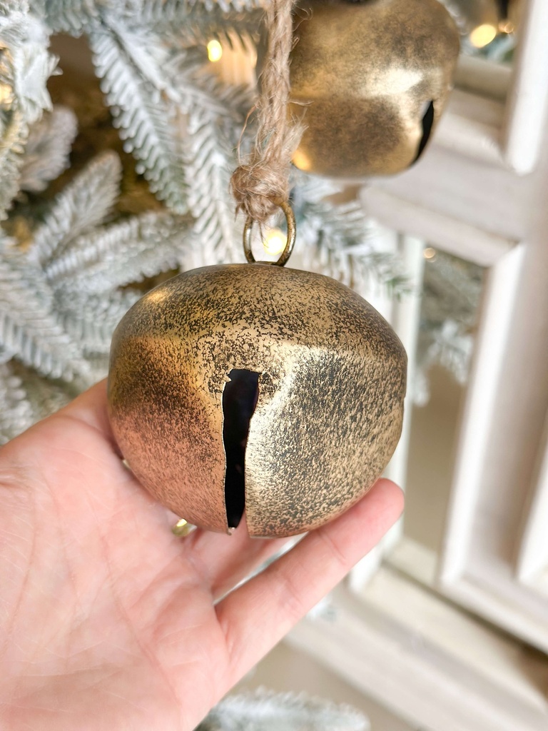 Lluvia de 3 cascabeles dorados