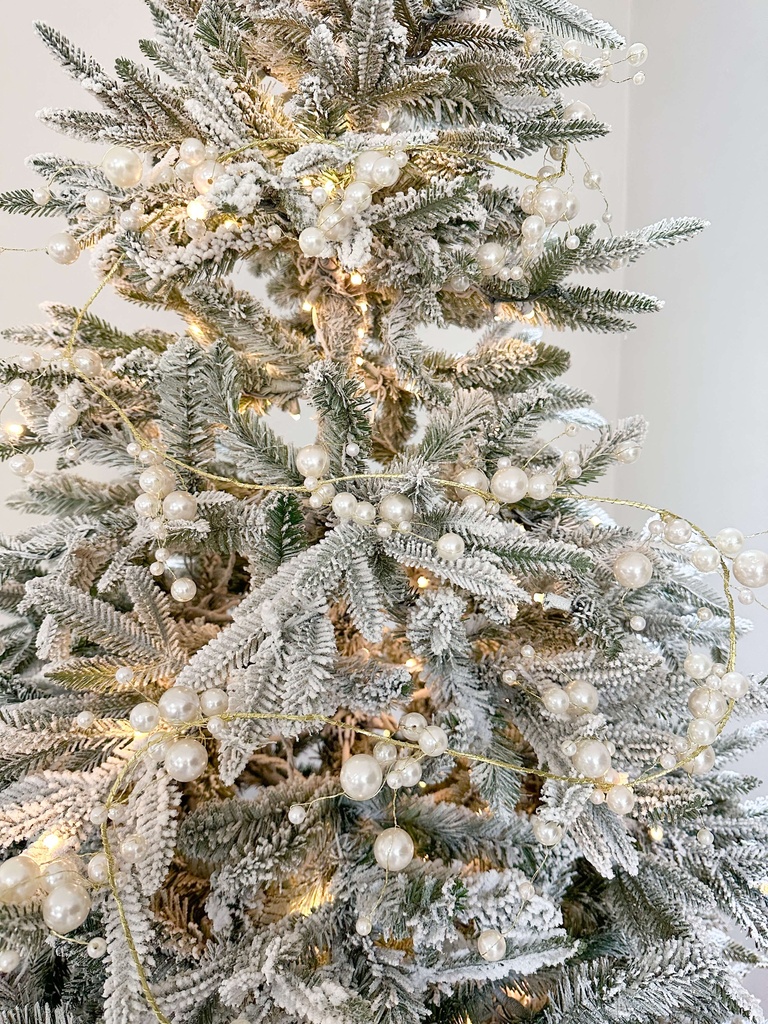 Guirnalda de perlas grandes con alambre dorado