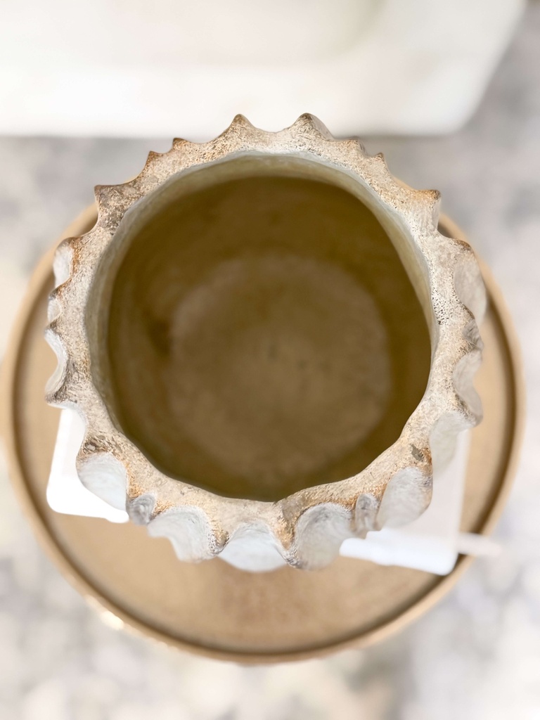 Macetera tallada de cemento