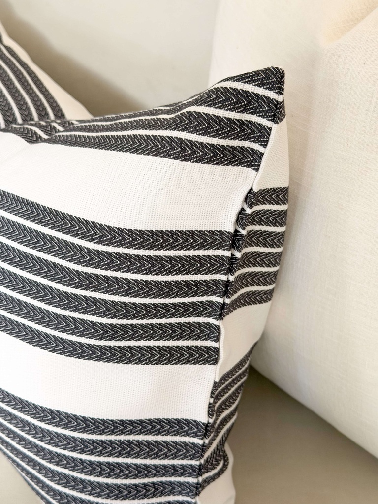 Cojin lumbar blanco con lineas