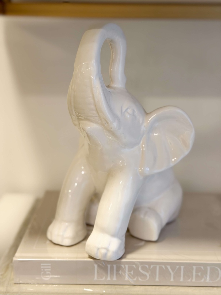 Elefante blanco sentado