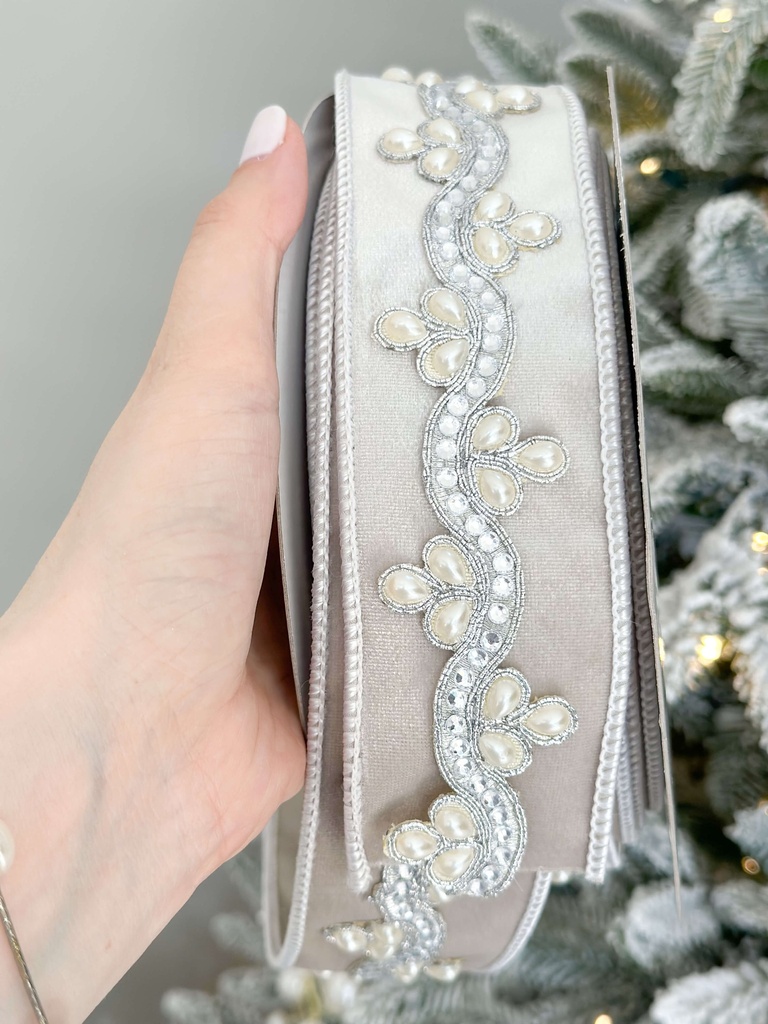 Cinta velvet con perlas (yarda)