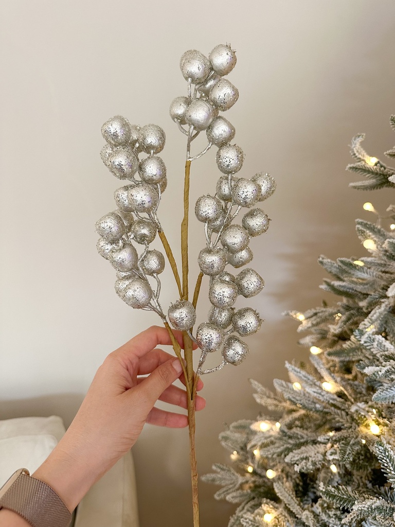 Rama de berry plateada escarchada