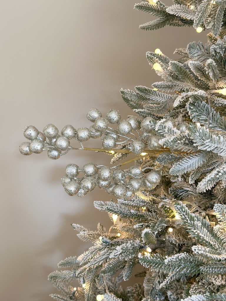 Rama de berry plateada escarchada