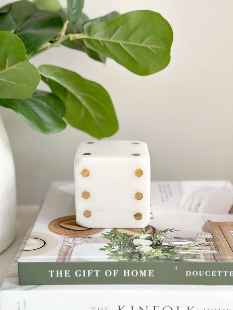 Dado de marmol decorativo