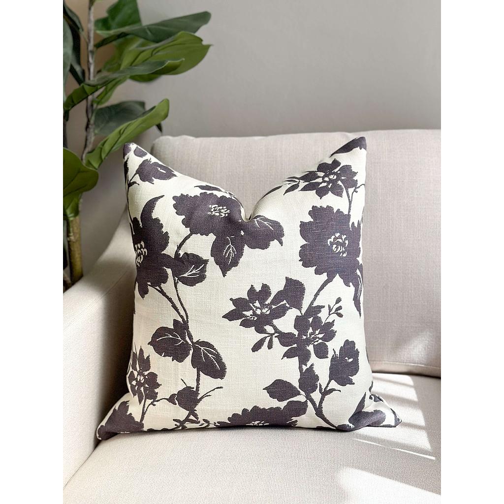Forro de Cojin floreado ivory negro