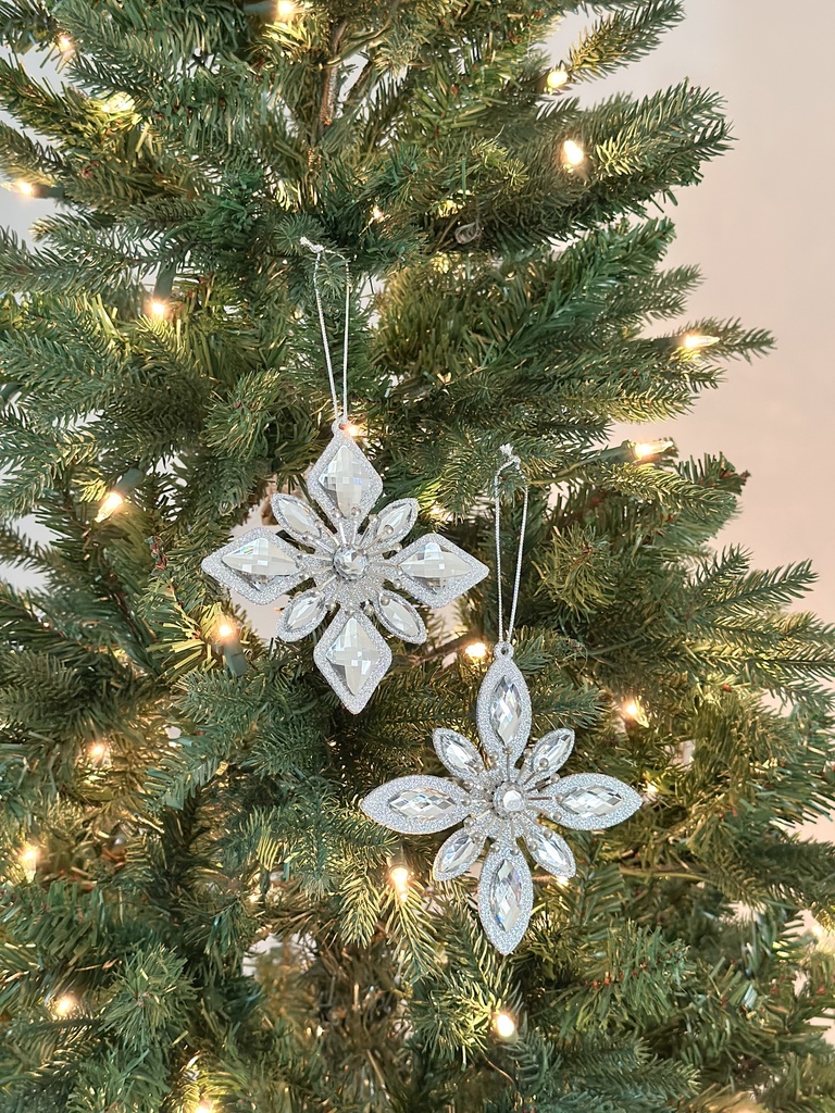 Ornamento plateado con piedras (2 Estilos)