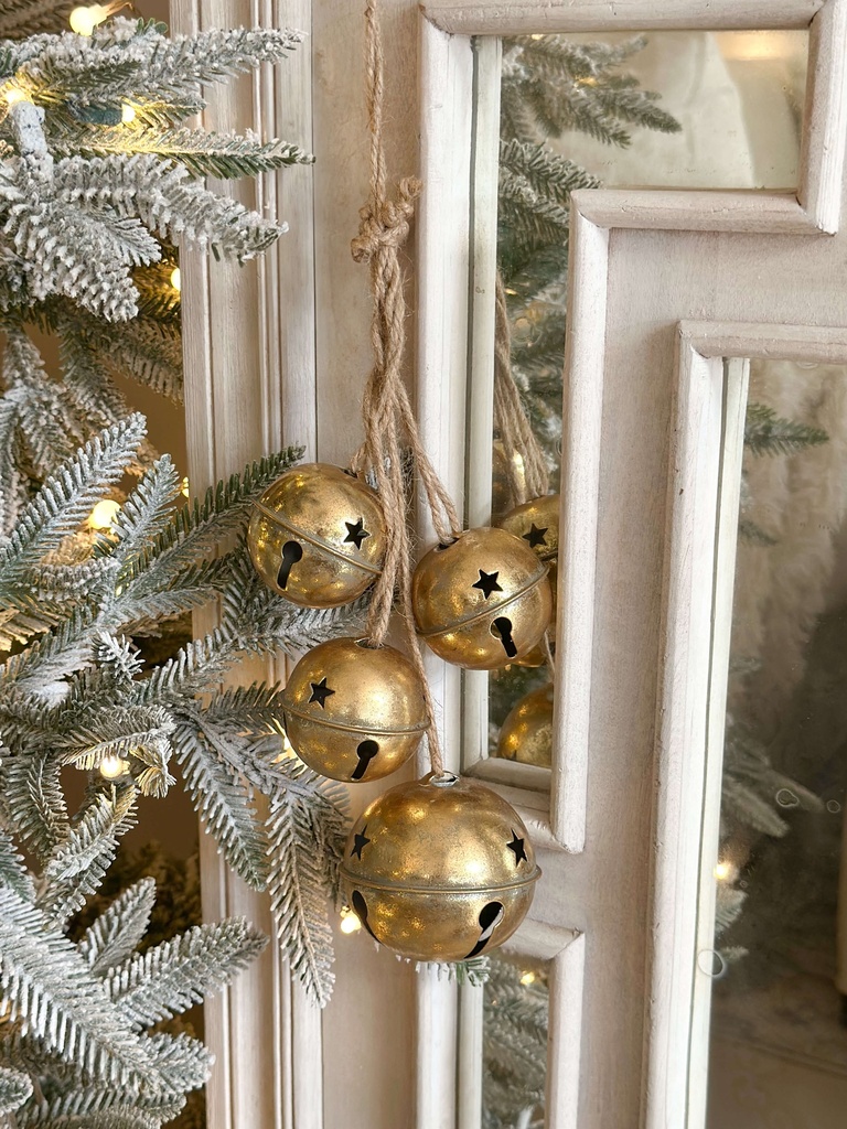 Lluvia de Cascabeles Dorados