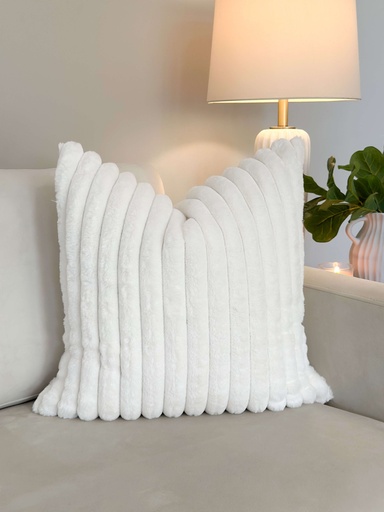 Cojin faux fur blanco lineas