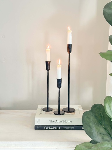 [77645 / 46 y 47] Set de 3 candelabros negros altos