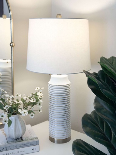[KHL334144] Lampara blanca con lineas dorada horizontales